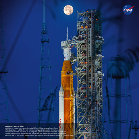 Poznámkový kalendář NASA 2026, 30 x 30 cm