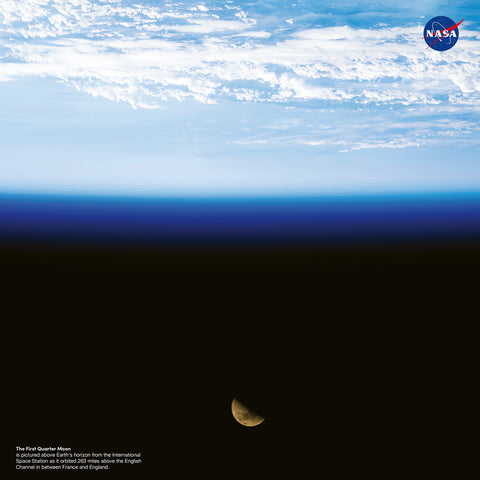 Poznámkový kalendář NASA 2026, 30 x 30 cm