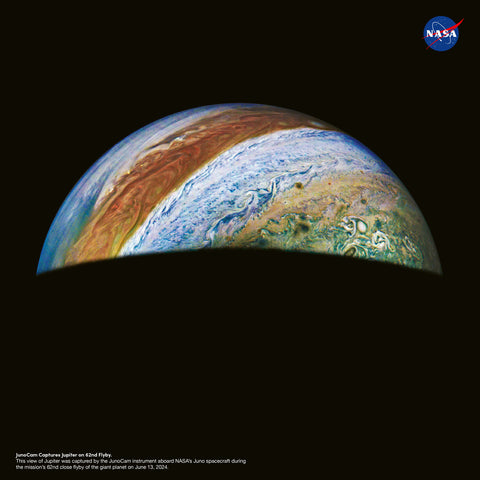 Poznámkový kalendář NASA 2026, 30 x 30 cm