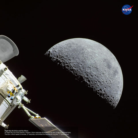 Poznámkový kalendář NASA 2026, 30 x 30 cm