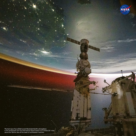 Poznámkový kalendář NASA 2026, 30 x 30 cm