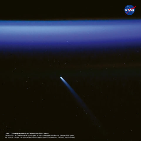 Poznámkový kalendář NASA 2026, 30 x 30 cm